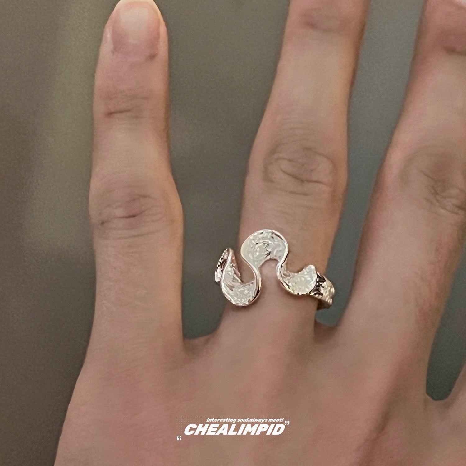 Irregular Twisted Geometric Open Ring