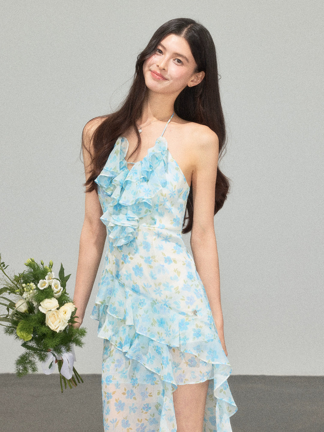 Robe de vacances asymétrique à fleurs froncées 