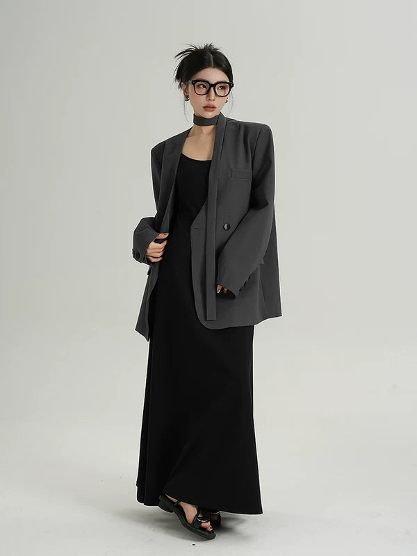 Длинный пиджак с поясом и V-образным вырезом 