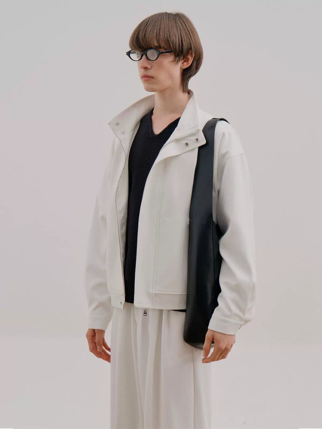 Veste courte minimaliste à col montant 