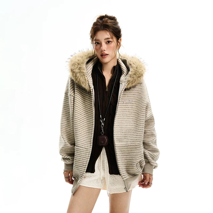 Randig huvtröja med avtagbar pälskrage 