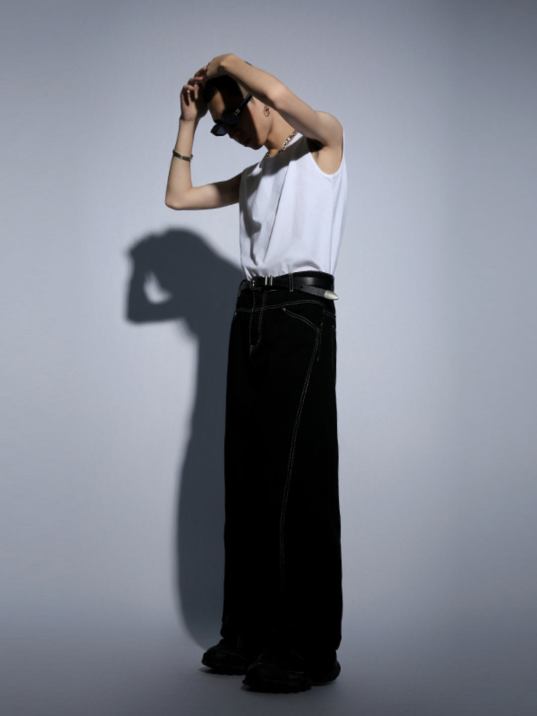 Wide-Leg Jeans with Exposed Stitching