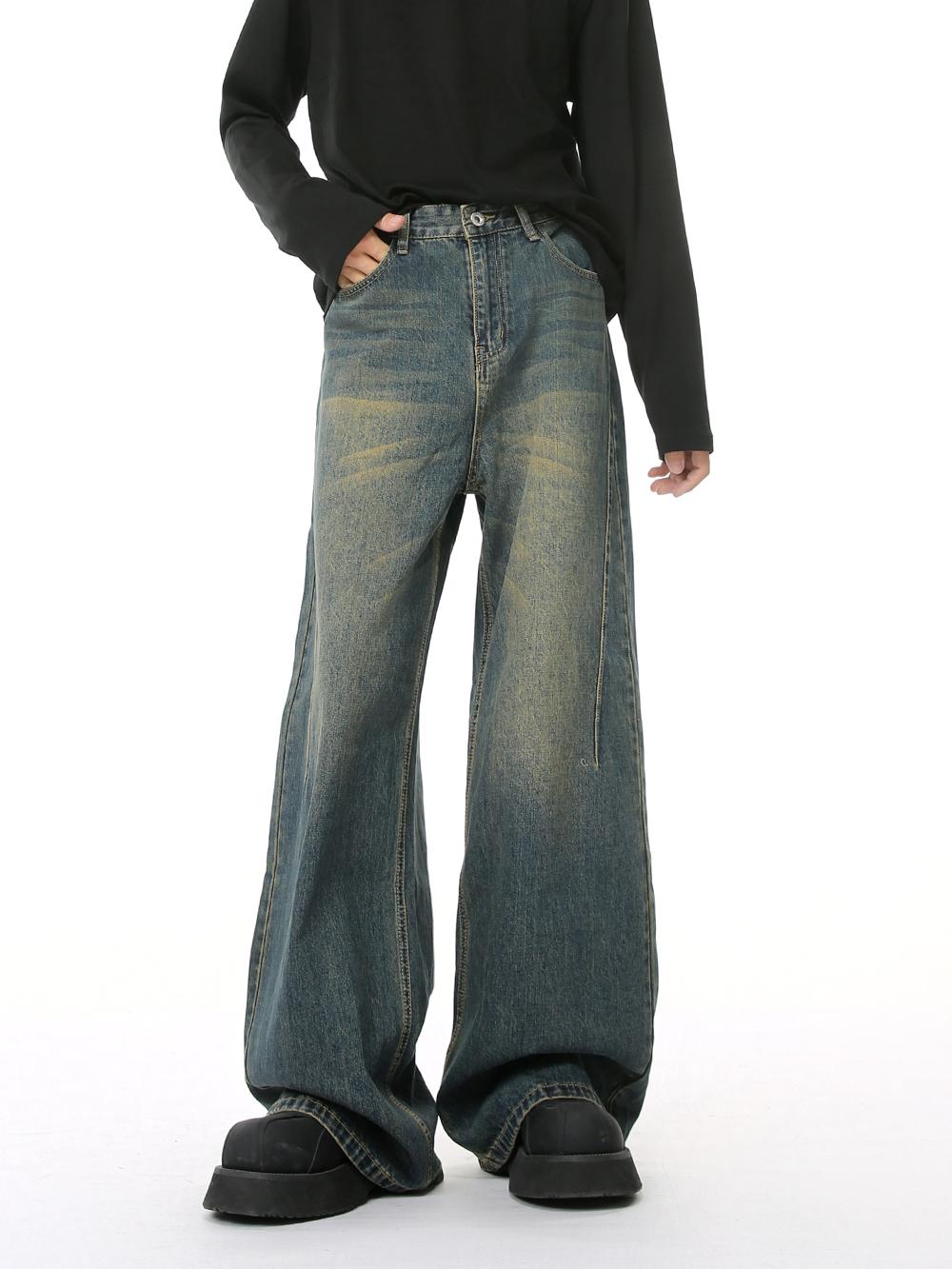 Hoch geschnittene, weite Jeans mit mittlerer Leibhöhe 