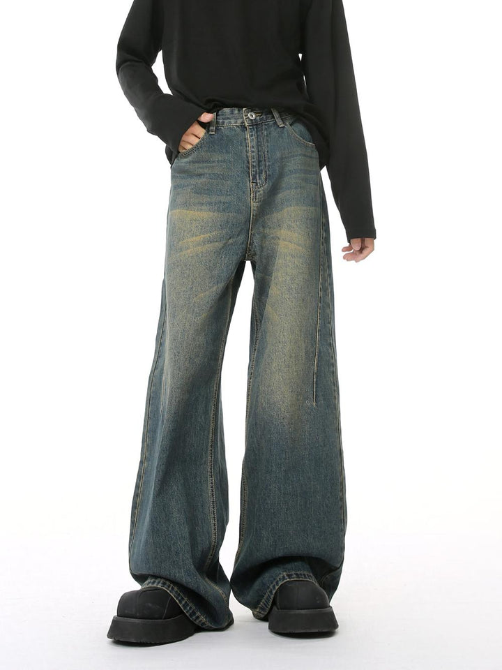 Hoch geschnittene, weite Jeans mit mittlerer Leibhöhe 