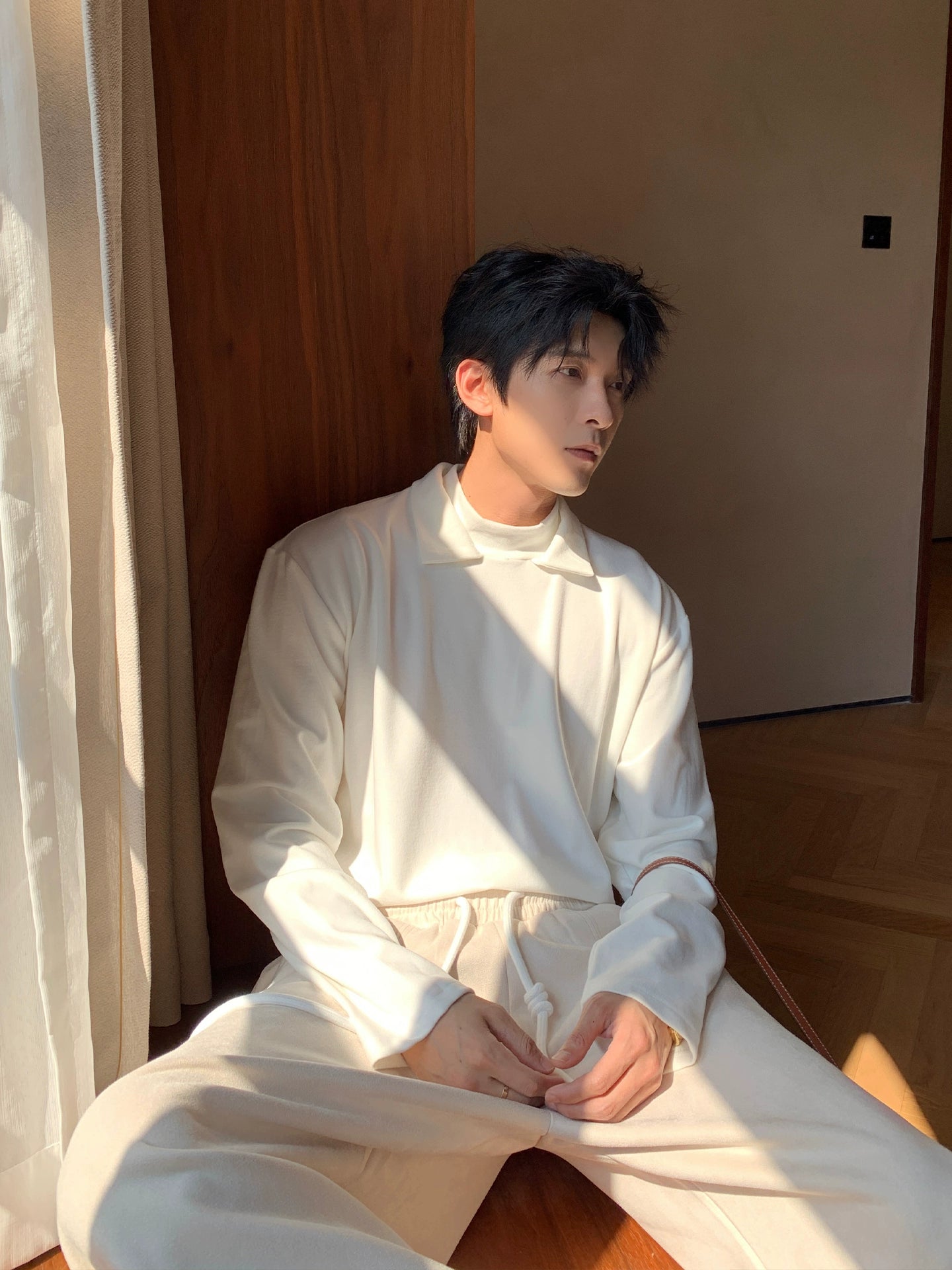 Uzun Kollu Yaka Detaylı Triko Gömlek 