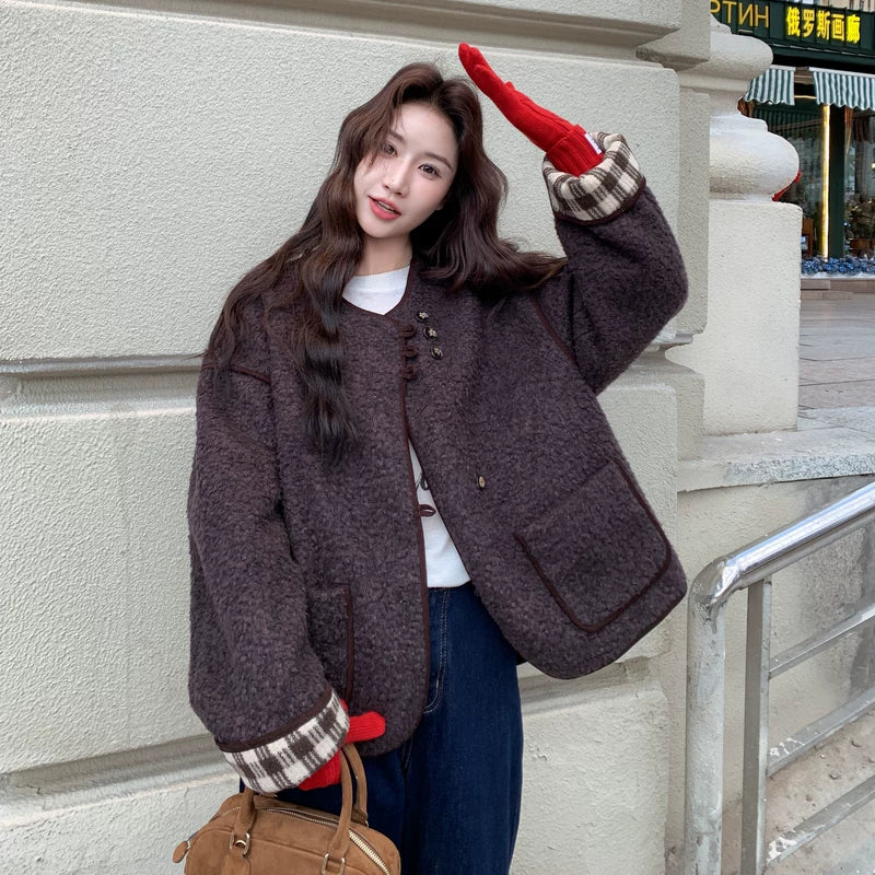 معطف قصير من الفرو الصناعي القابل للعكس 