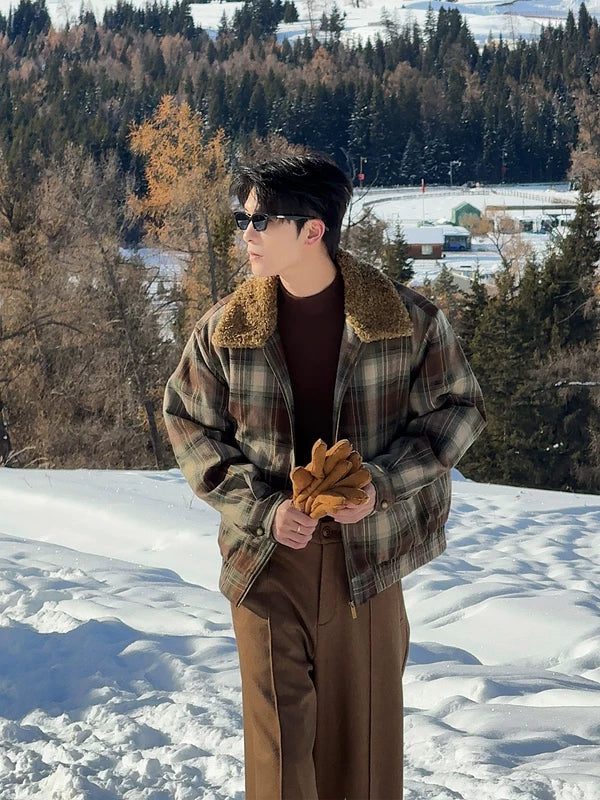 모피 칼라가 있는 체크 겨울 코트 