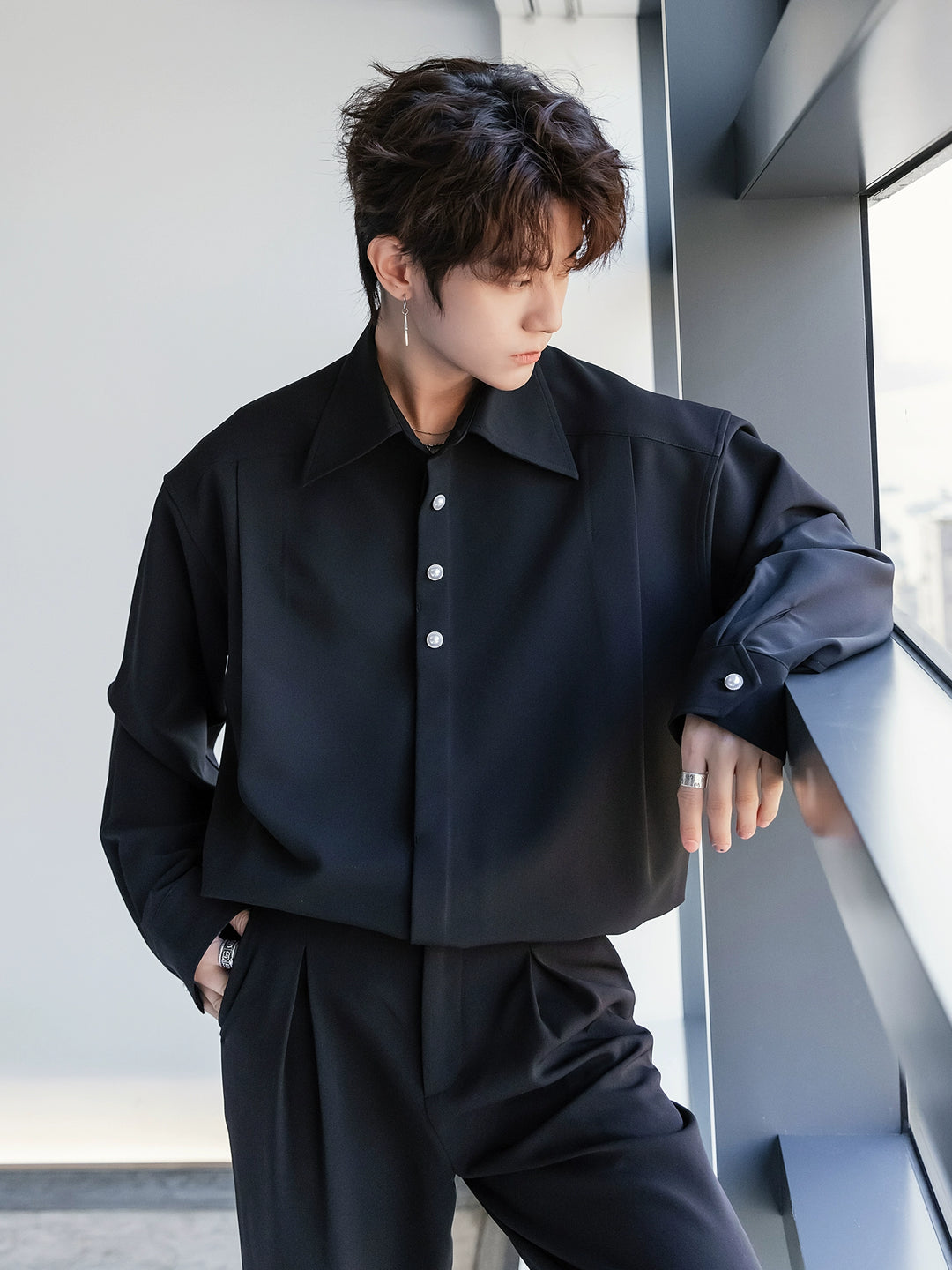 Camicia a maniche lunghe con bottone a perla 