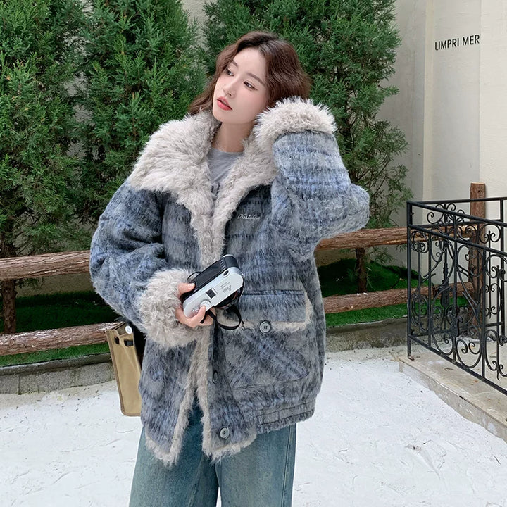 معطف من صوف شيرلينغ مزيف بنقشة الكاروهات 