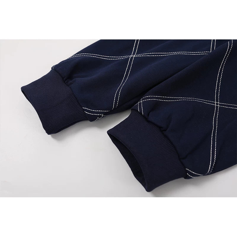 סט קיץ של סווטשירט ומכנסיים קצרים בדוגמת יהלום עם כתפיים חשופות 