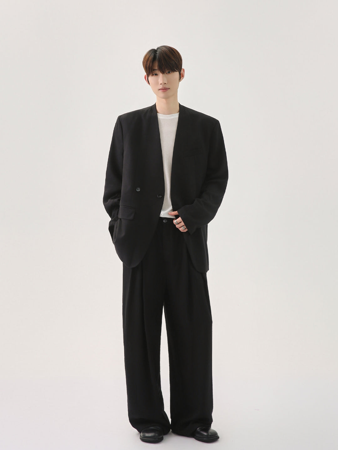 벨트가 탈부착 가능한 캐주얼 칼라리스 수트 