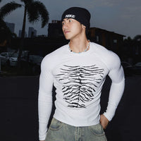 طباعة هيكل عظمي بأسلوب الخط على قميص طويل الأكمام 