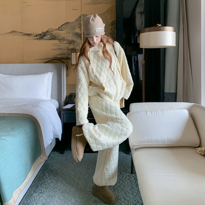 סט מעיל עם כובע ומכנסיים מרופדים 