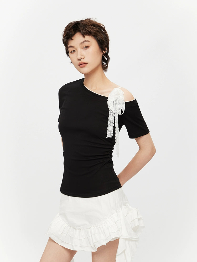 T-shirt ajusté à épaule oblique en dentelle 