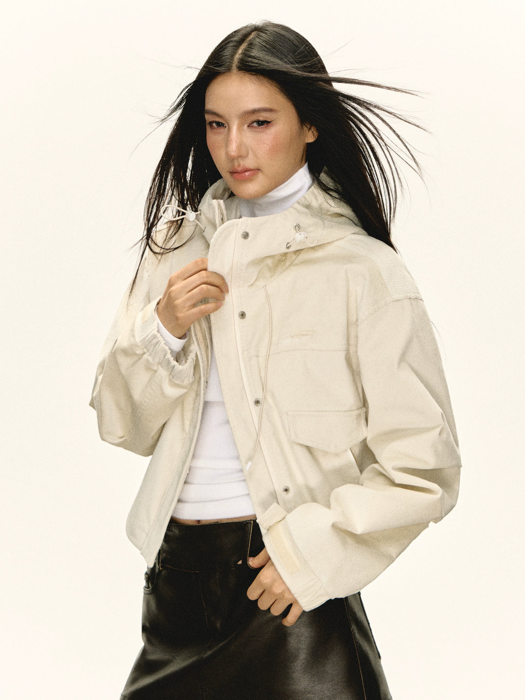 Veste courte en corduroy avec poches avant 