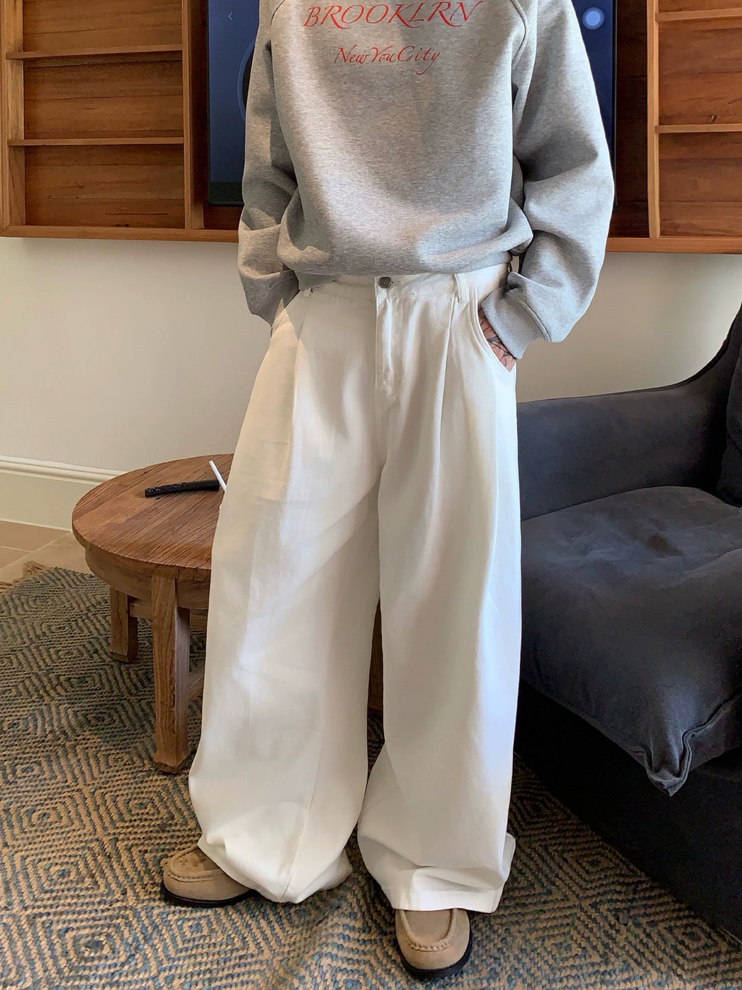 Pleated Wide-Leg Straight Pants