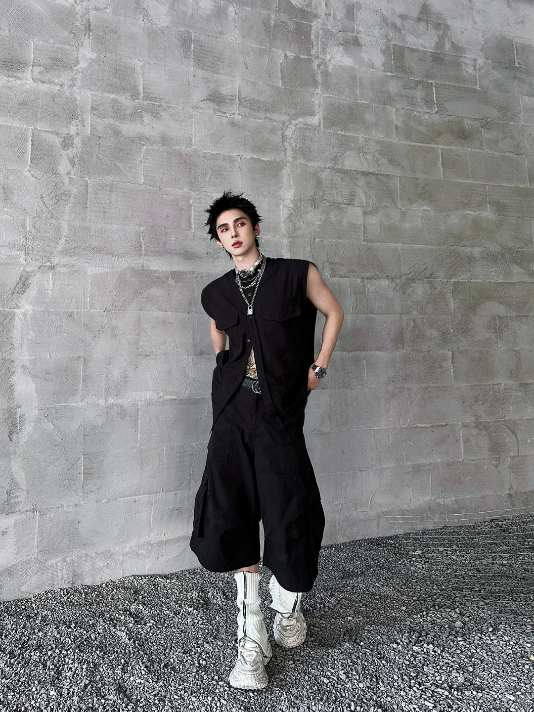 Sleeveless Button-Down Utility Street Vest
