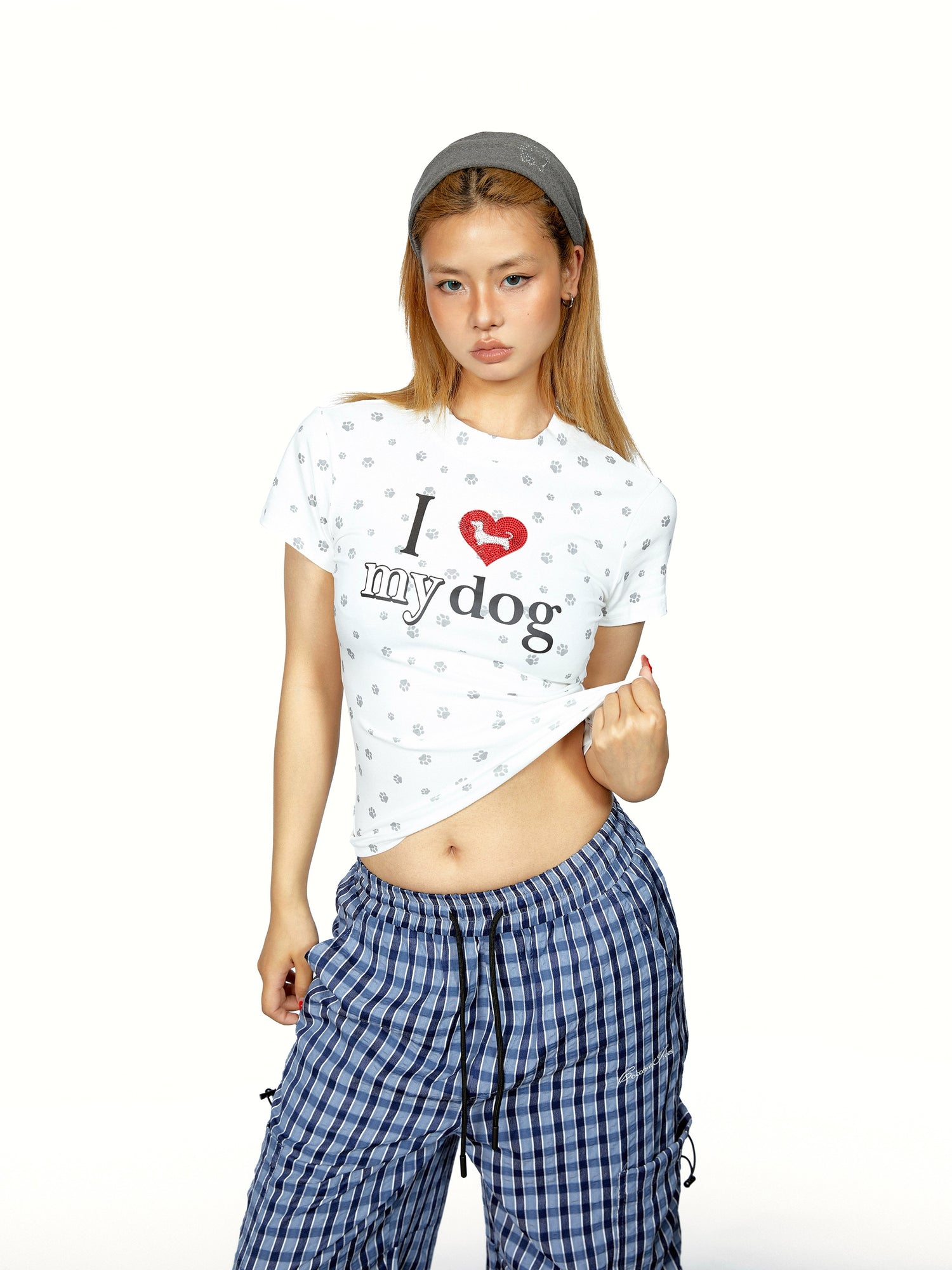 تي شيرت ضيق بطبعة كلب الحب 