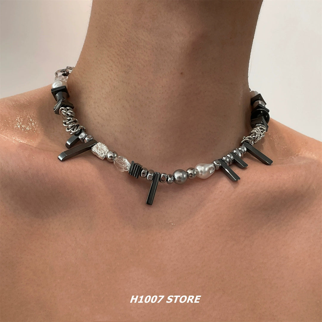 Collar de estilo industrial con cuentas irregulares 