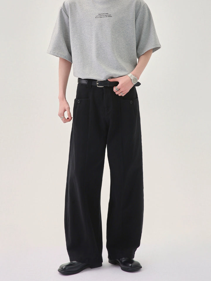 Weite, ausgefranste, dekonstruierte Jeans 