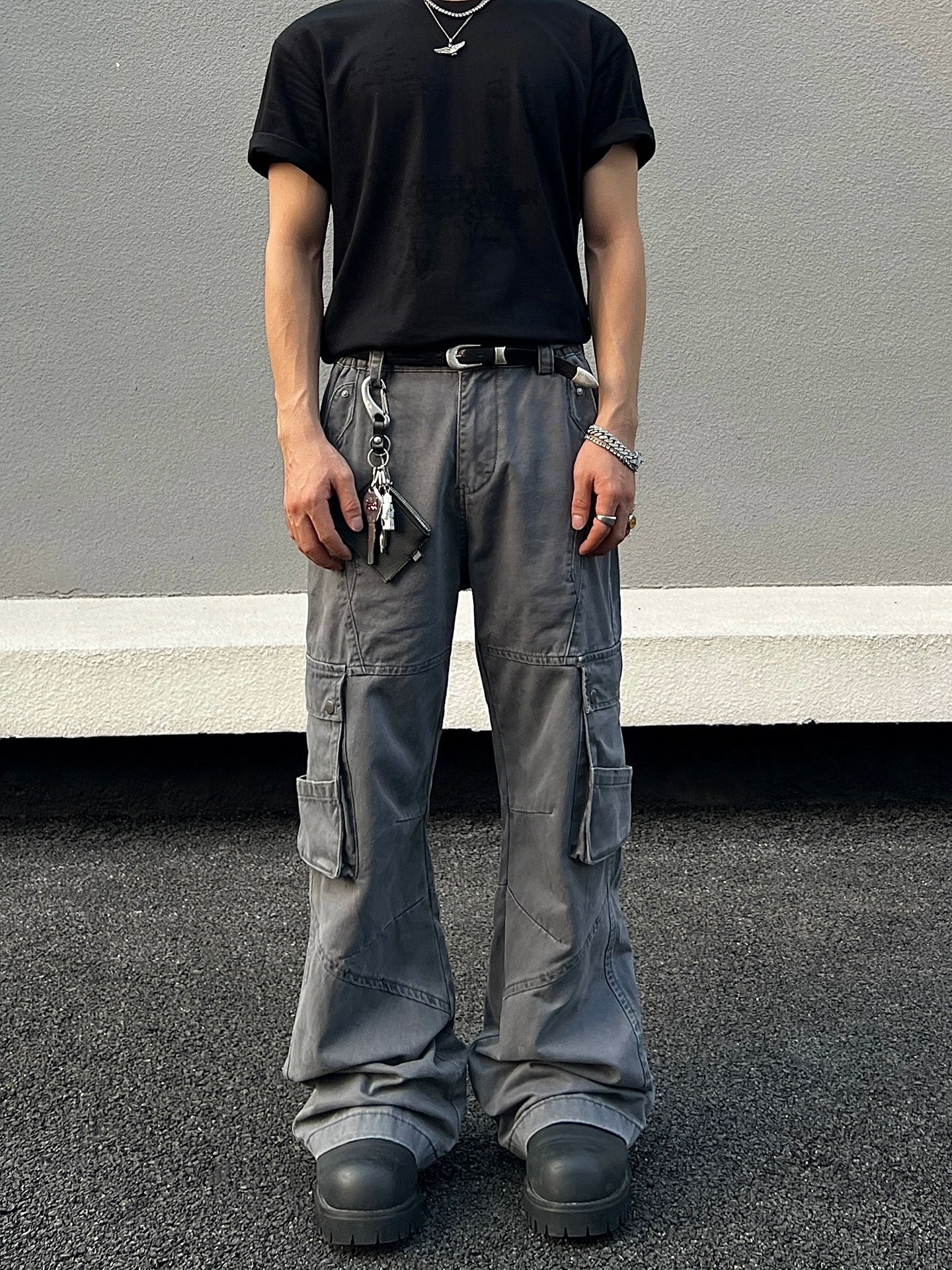 سروال شحن فضفاض مزود بعدة جيوب 