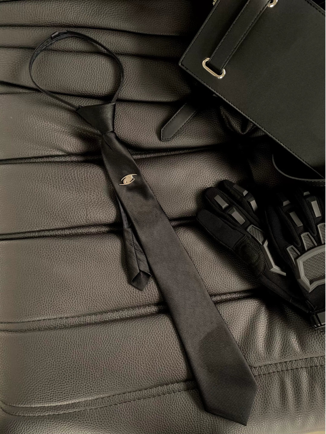 Adjustable Metal Design Hands-Free Tie