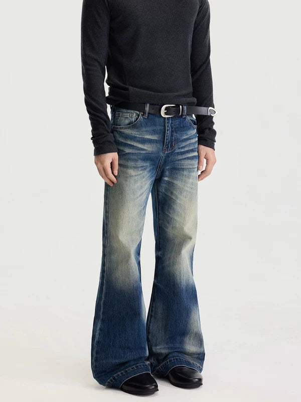 Jeans a gamba dritta svasata in denim lavato retro 