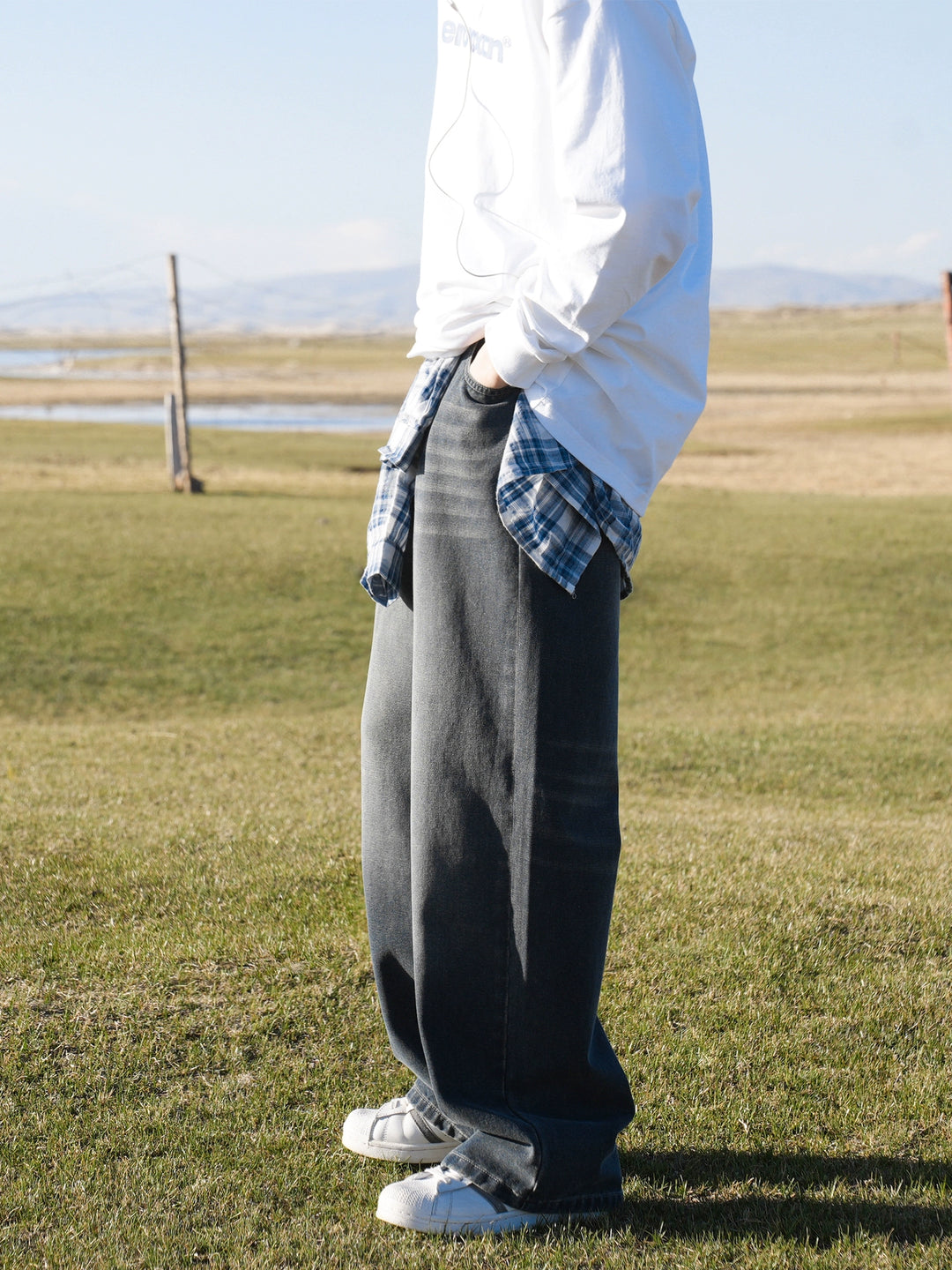 Distressed Loose Straight Washed Jeans