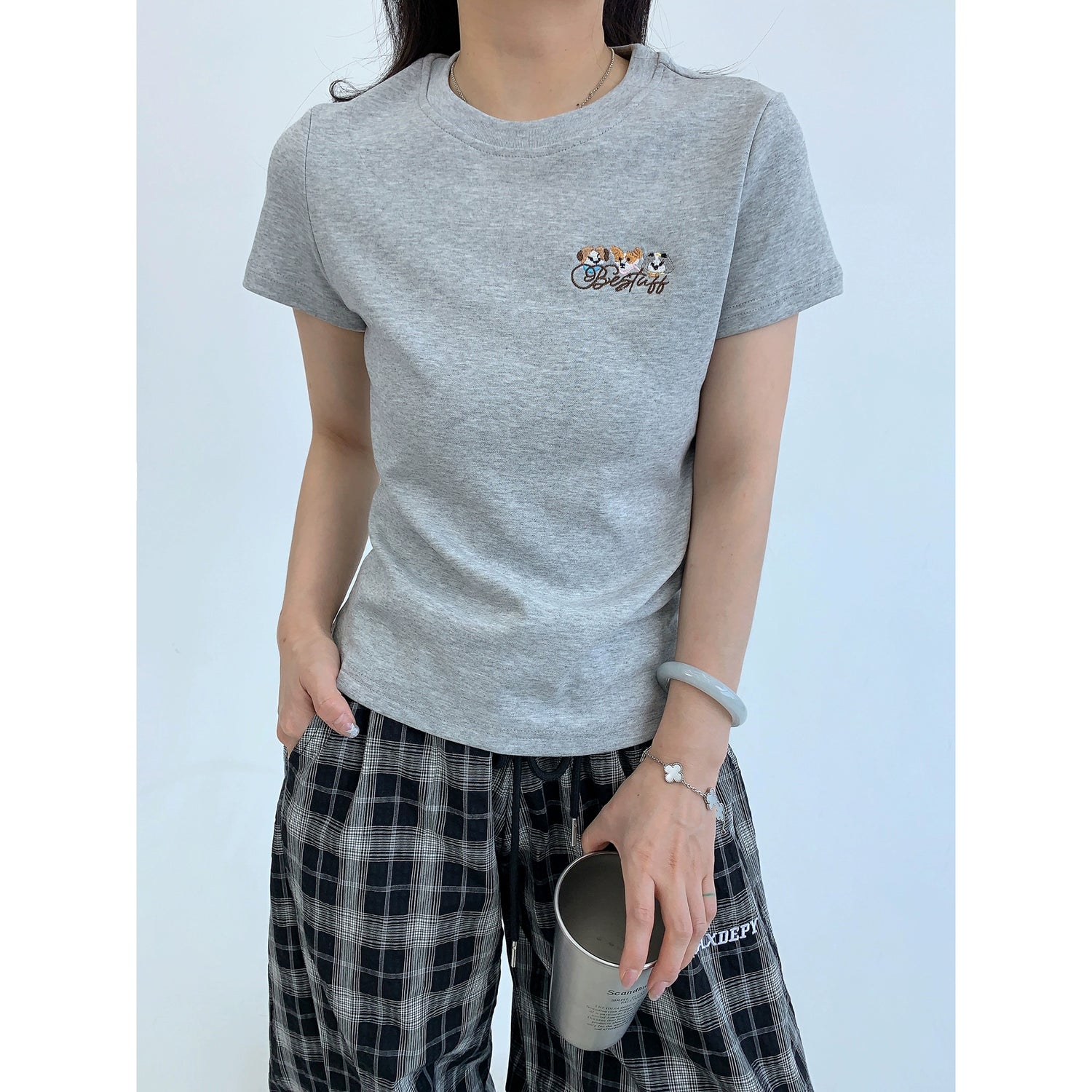 Cartoon-Stickerei Lässiges Slim-Fit T-Shirt 