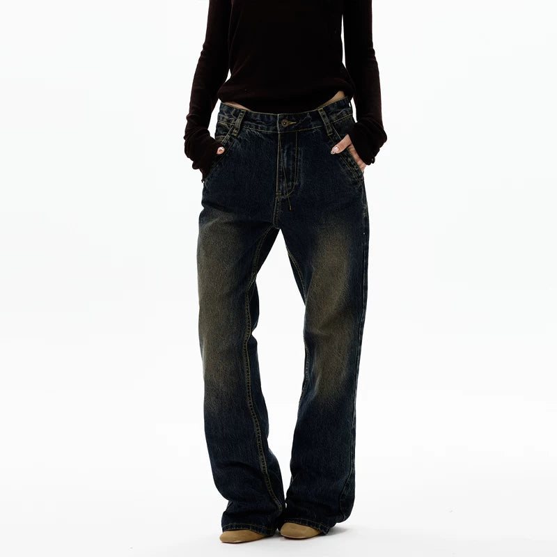 بنطلونات مستقيمة ضيقة بتصميم رجعي متآكل 