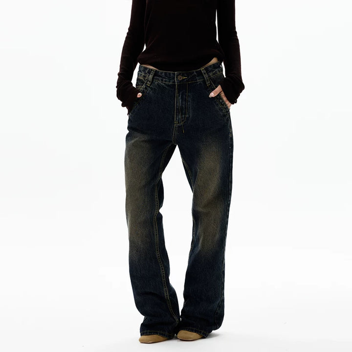 بنطلونات مستقيمة ضيقة بتصميم رجعي متآكل 