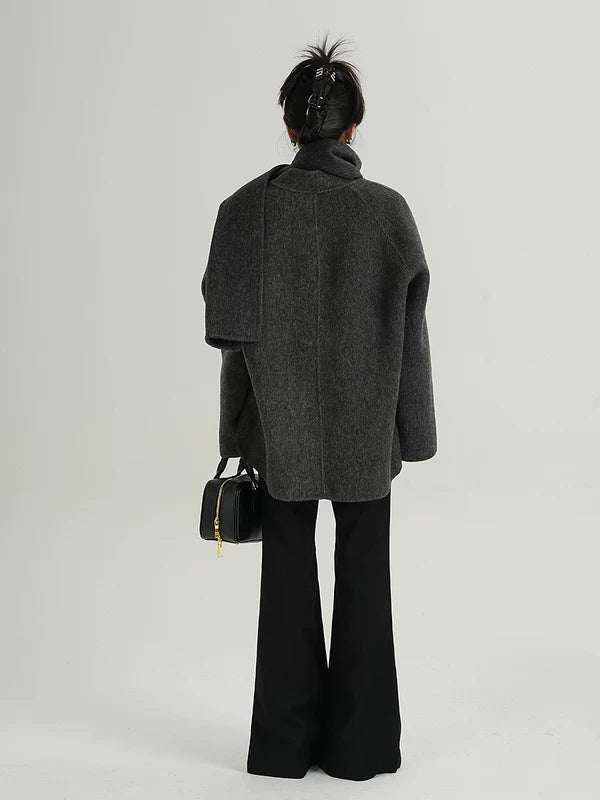 Ayrılabilir Şal ile Kısa Yün Palto 