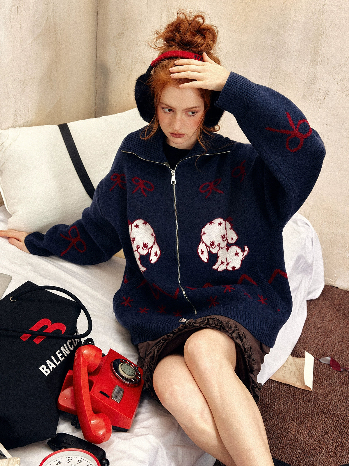 سويتر كاردigan بسحاب من الصوف مع تصميم جرو رجعي 