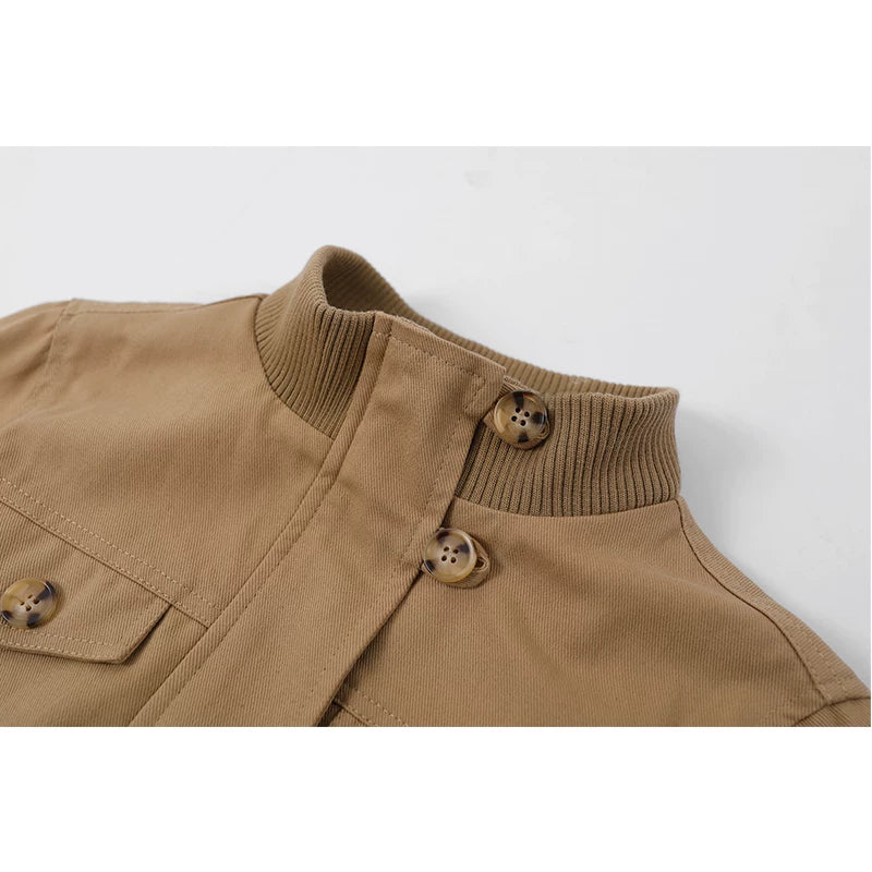 Veste courte à col montant ajustée 