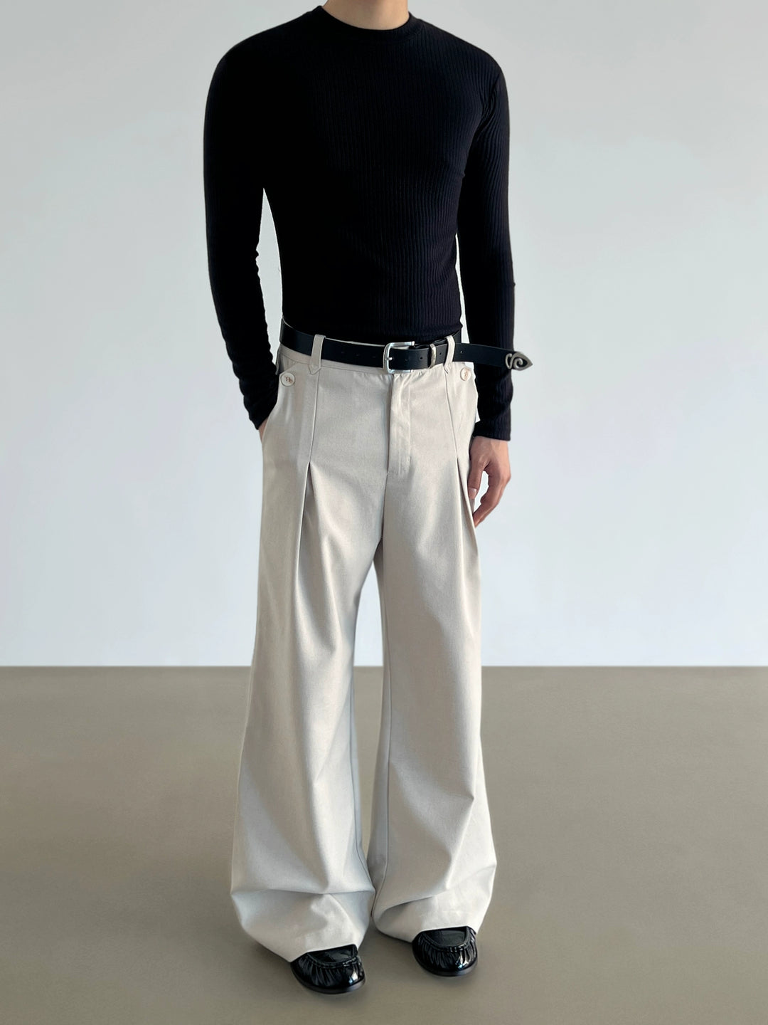 Pantalons évasés plissés en lin géométrique 
