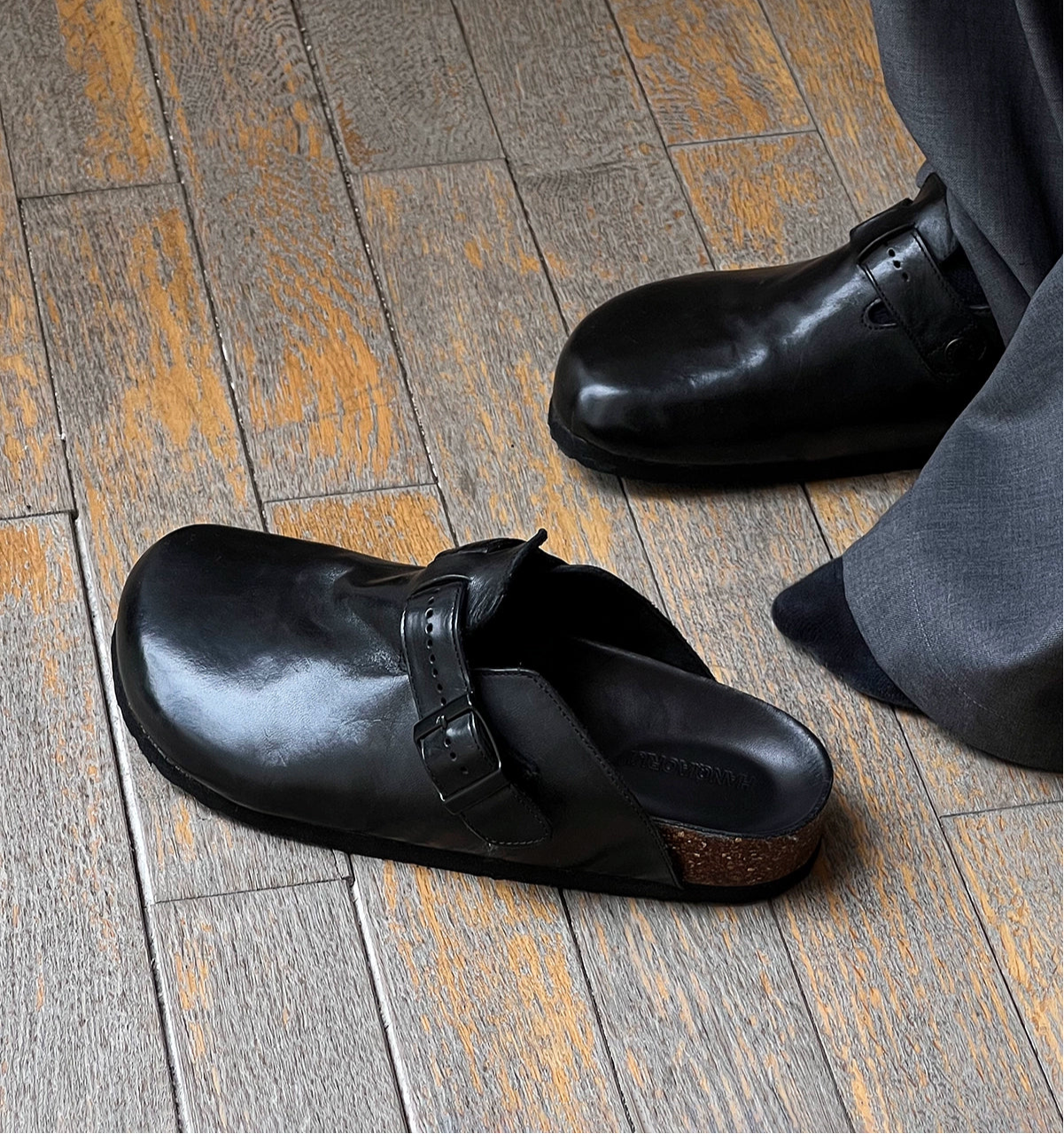 أحذية مولي مغلقة من الجلد المغسول 