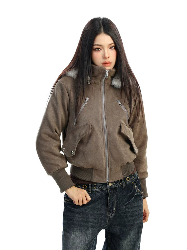 Chaqueta corta acolchada con capucha de ante 