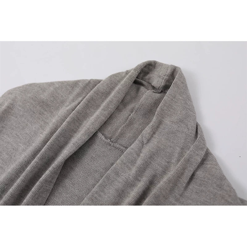 Pull en tricot avec encolure croisée et ourlet froncé 