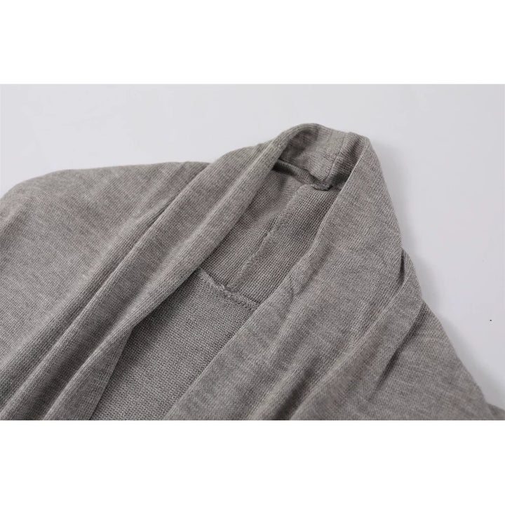 Pull en tricot avec encolure croisée et ourlet froncé 