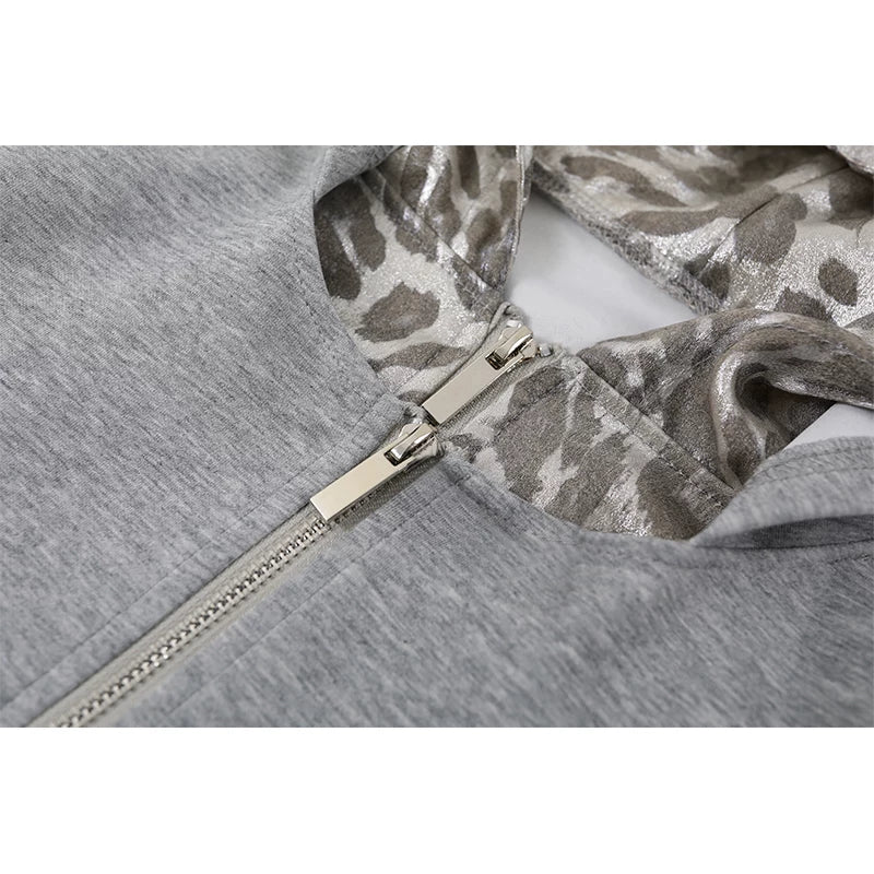 סווטשירט עם רוכסן ומעטפת מנמר 