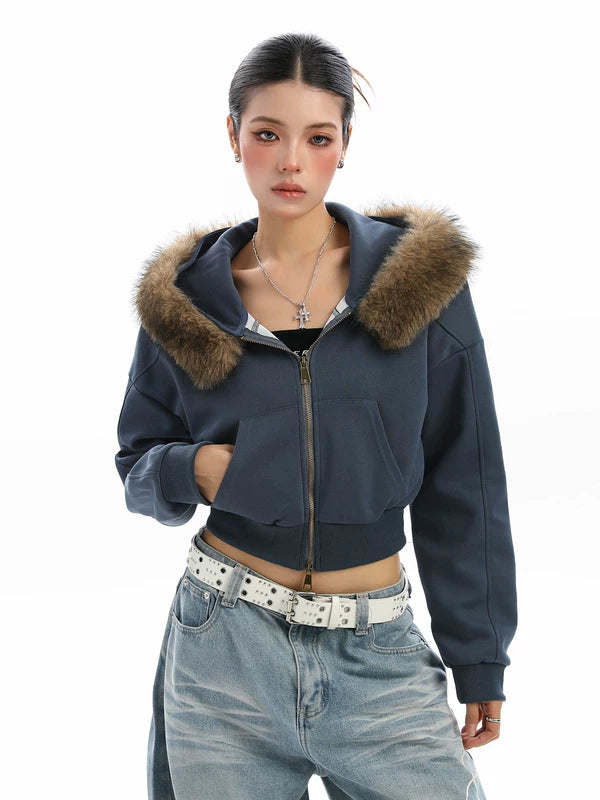 Chaqueta corta con capucha de piel sintética desmontable 