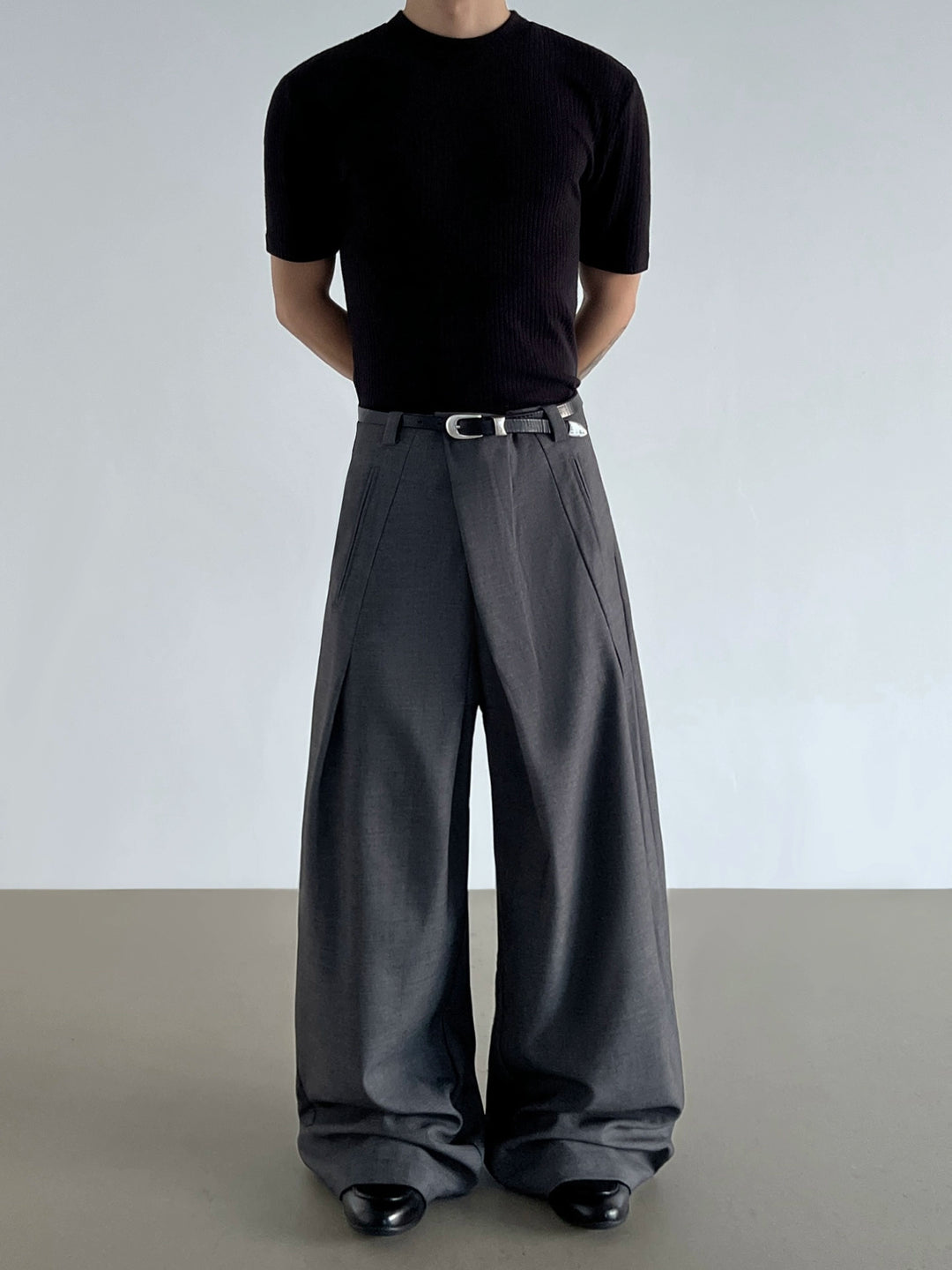 Loose Pleated Wide-Leg Pants