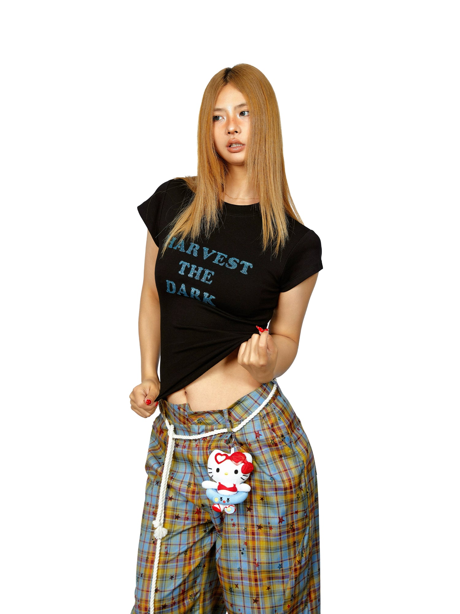 تي شيرت قصير الأكمام مزين بتطريز حرفي 