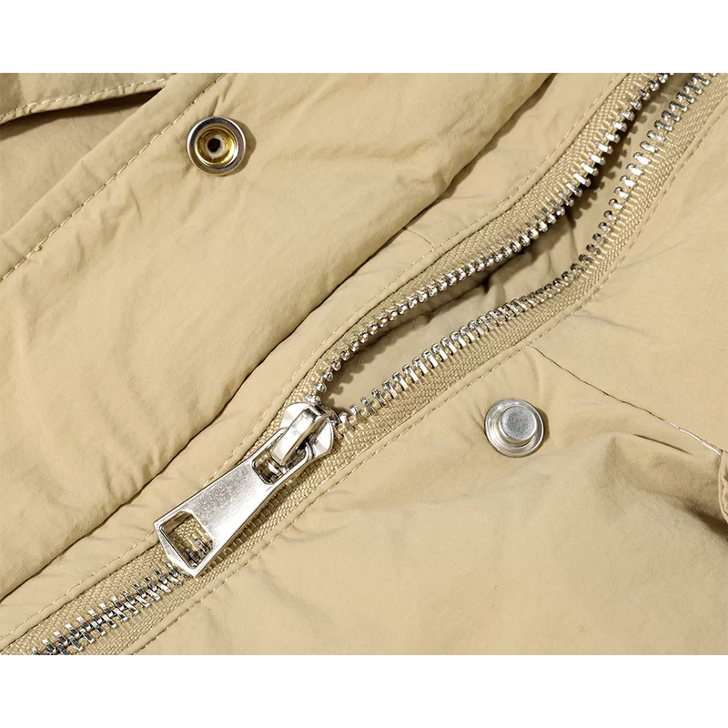 מעיל פוך עם כובע חורפי ומעוטרת פרווה 