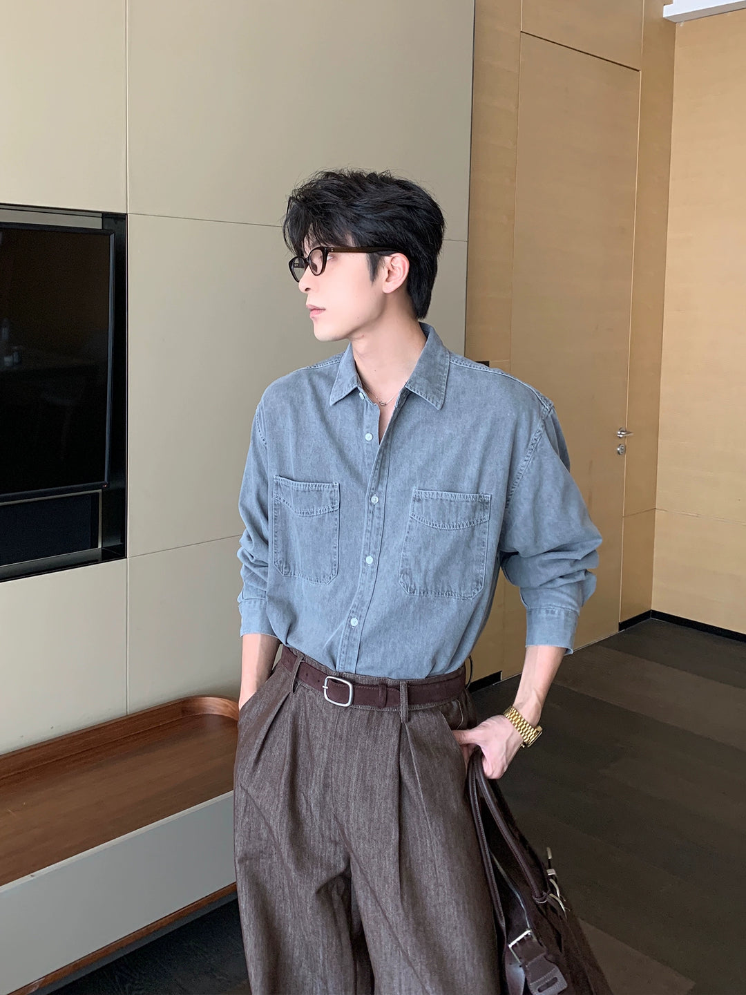 デニムの長袖ルーズフィットシャツ 