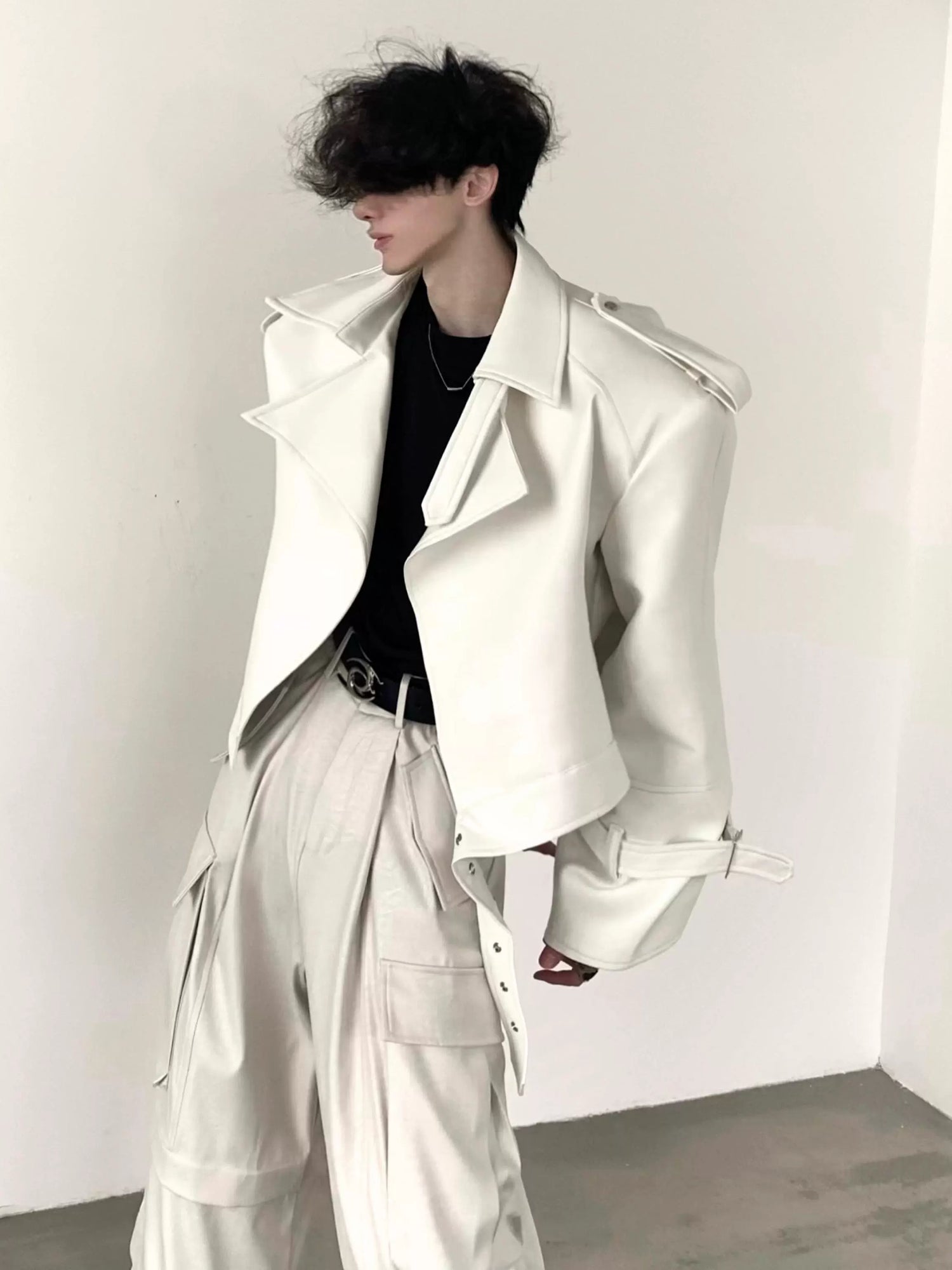 جاكيت جلد دراجة نارية مع أكتاف مبطنة 