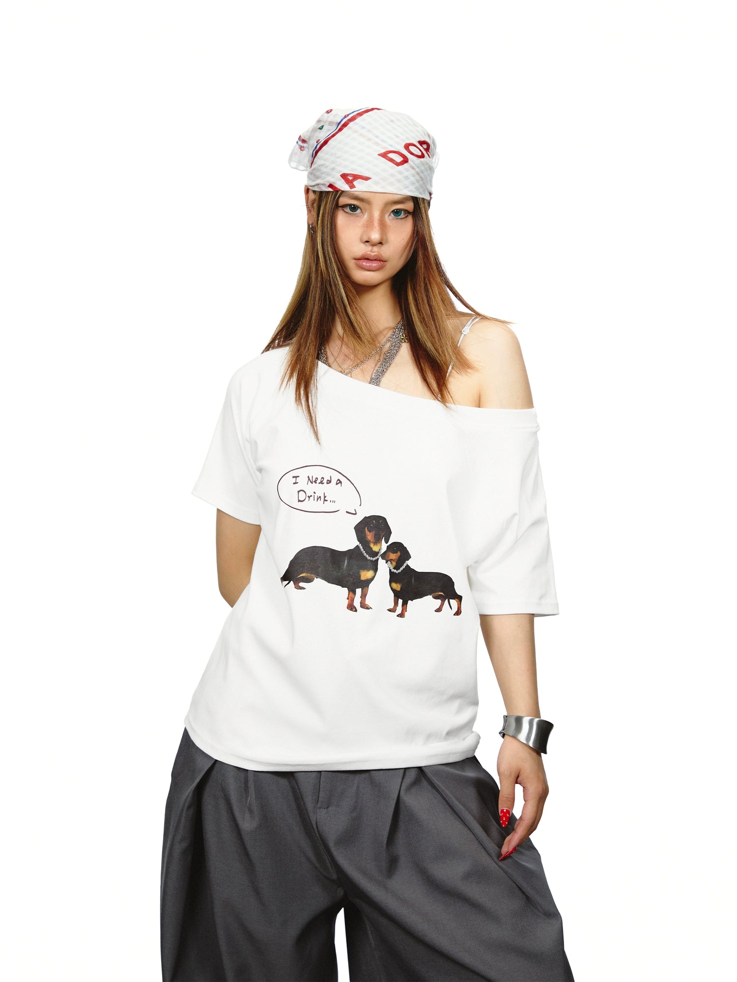 تي شيرت جرافيك بدون أكتاف بتصميم داشهند 