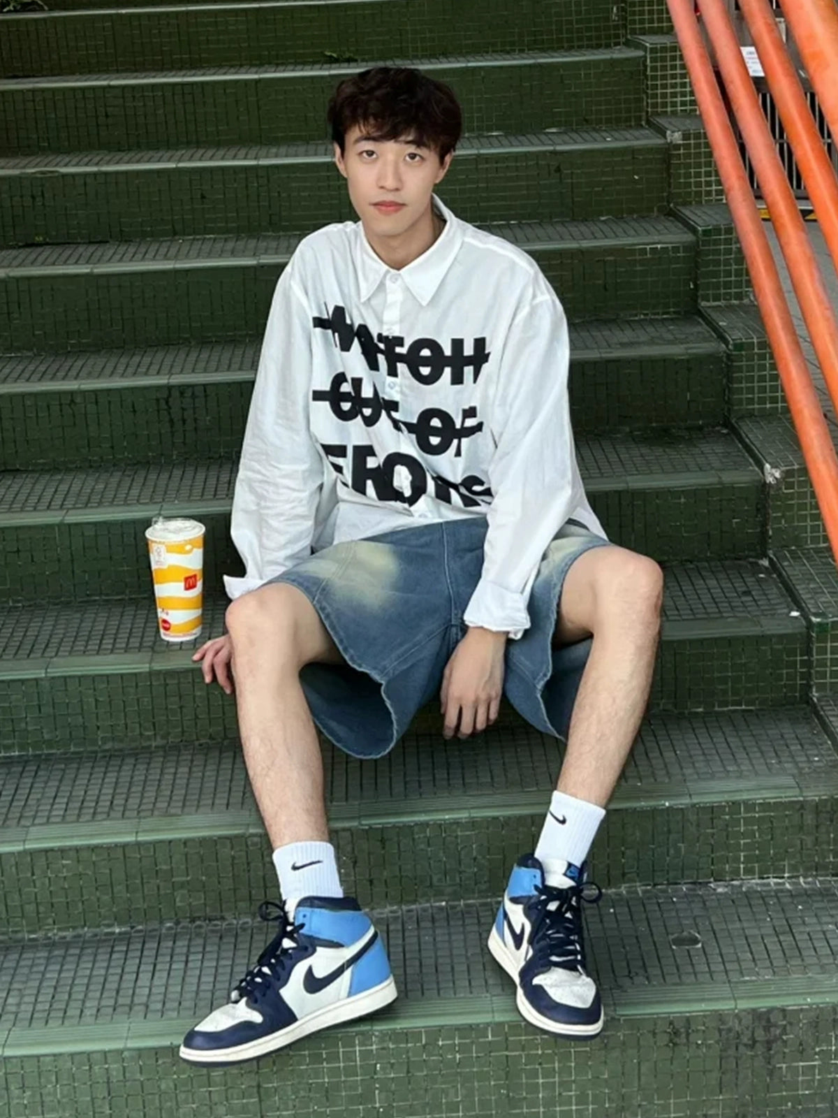 قميص كاجوال بأكمام طويلة بطبعة حروف 