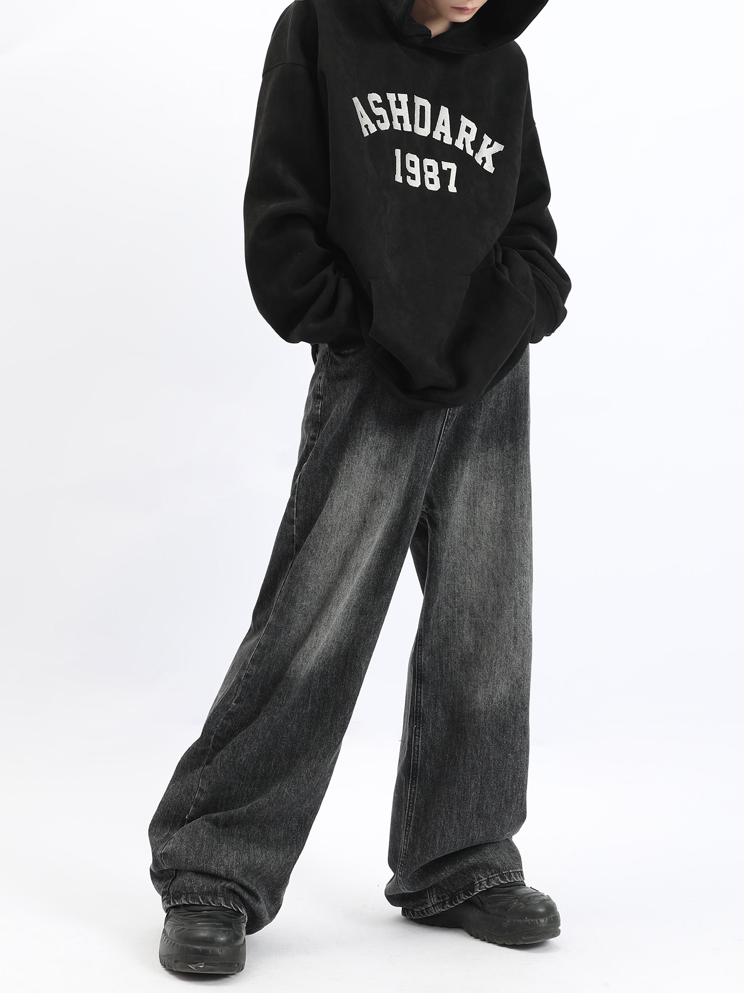 Wide-Leg Loose Fit Straight Jeans