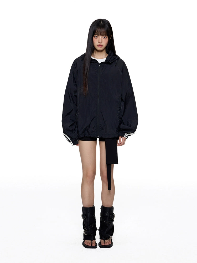 جاكيت بغطاء رأس بثلاثة خطوط لحماية من الأشعة فوق البنفسجية 